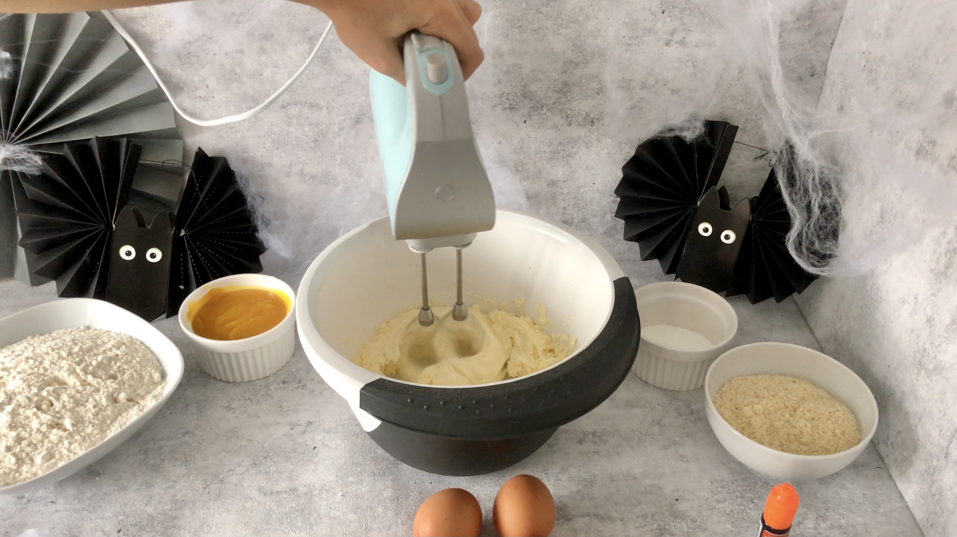 Gruselkürbis mit Apfelcreme und Süßigkeiten-Füllung › Backkiste von ...